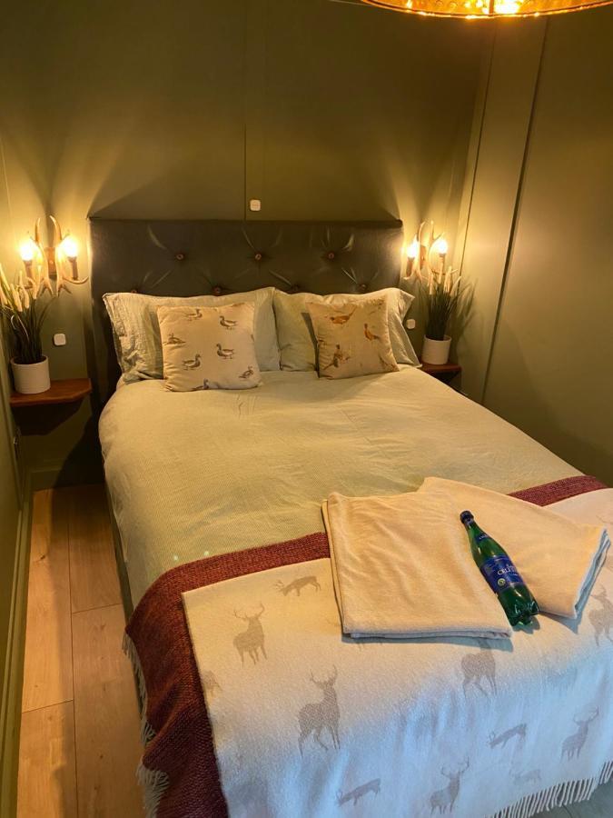 Cosy Double Shepherds Hut In Beautiful Wicklow With Underfloor Heating Throughout Rathnew Buitenkant foto